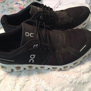 On Cloud 5 Shoes Womens Size 8 Black White Running Gym Casual Comfort Sneakers